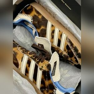 WB PONY LEO SAMBAS